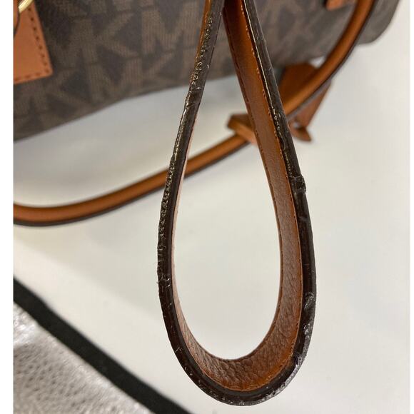 MICHAEL KORS SIGNATURE SAFFIANO LEATHER MEDIUM SHOULDER BAG - Picture 14 of 16